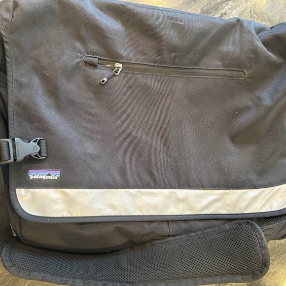 Patagonia XLarge Messenger Bag - Picture 1 of 11